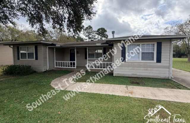 1441 Bassett - 1441 Bassett Street, Orange, TX 77632