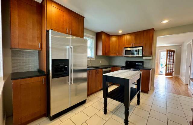 Elegant 2BR Duplex Near Belmont Blvd  12th Ave S - 1210 Kirkwood Avenue, Nashville, TN 37212