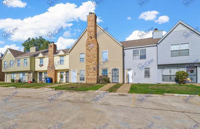 Cute 1/1.5 Townhome in Dallas! - 9487 Olde Village Court, Dallas, TX 75227