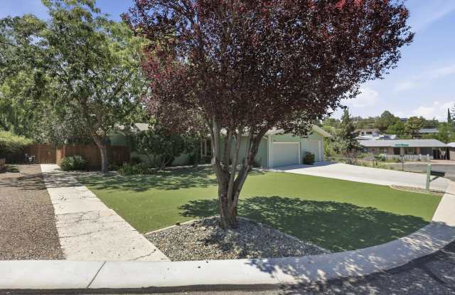 1978 Catalpa Circle Gallery 2