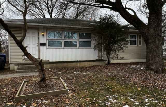 3 BR/ 1 BA w/ renovated kitchen and bath photos photos 3 BR/ 1 BA w/ renovated kitchen and bath photos photos