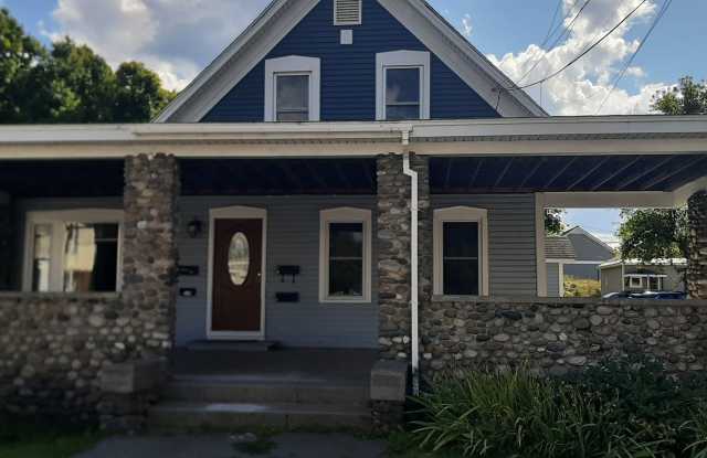10 Parsons Street - 10 Parsons Street, Colebrook, NH 03576