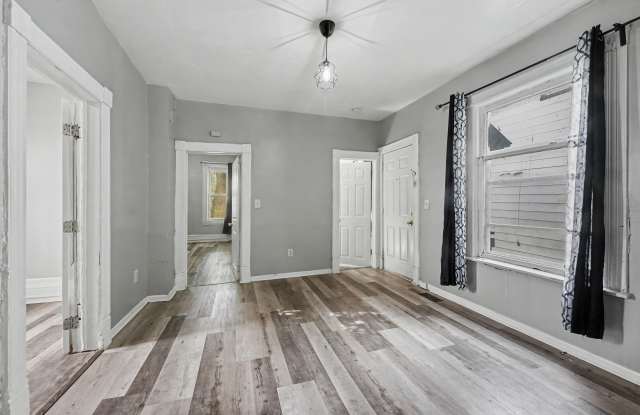 819 Mcreynolds Ave NW # 1 Gallery 4