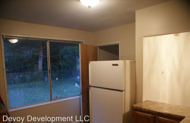 9810 Lawnview Gallery 4