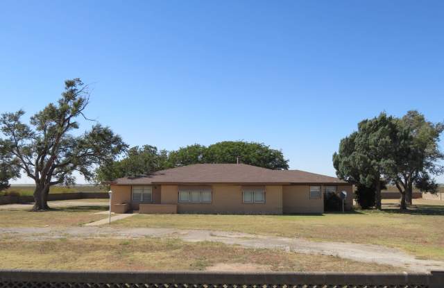 9607 N Interstate 27 Gallery 2