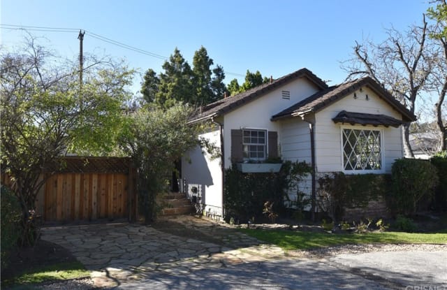 4731 Columbus - 4731 N Columbus Ave, Los Angeles, CA 91403