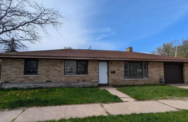 1635 Roberts. 3 bedroom, 2 bath house with garage photos photos