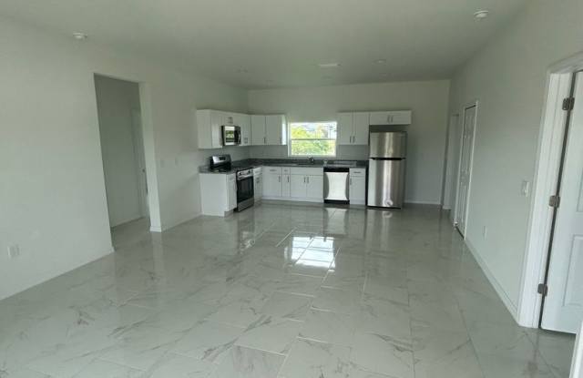 SPACIOUS 3Bd / 2Ba /1 C SINGLE FAMILY HOUSE AVAILABLE photos photos