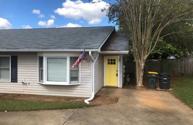 3 bedroom 2 bath near Tiger Town! - 2104 Hamilton Place South, Opelika, AL 36801