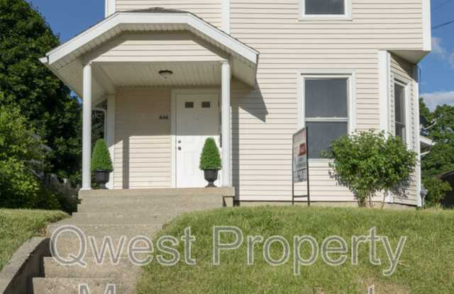 806 Emerald Ae NE photos photos