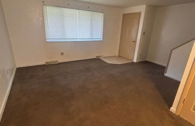 2bd/1.5b Townhome Cash Pay/Vouchers Gallery 1