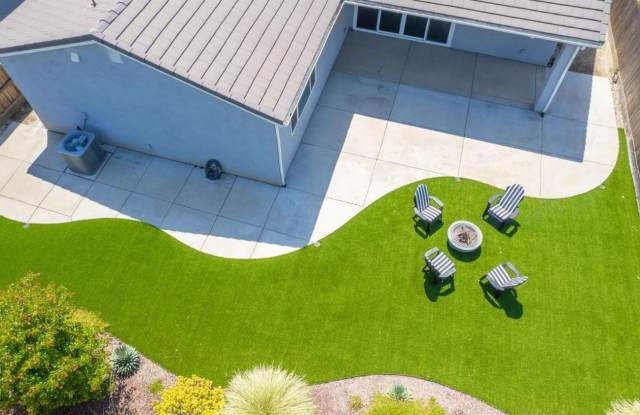 819 Pinnacle Drive W Gallery 4