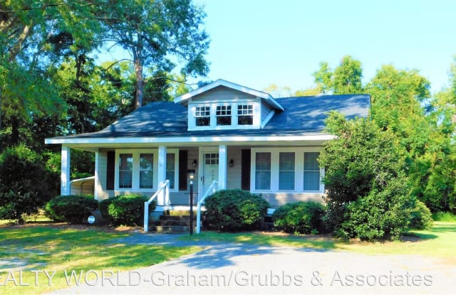 303 New Street - 303 New St, Laurinburg, NC 28352