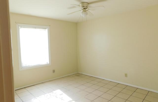 155 E Colonial Court Gallery 4