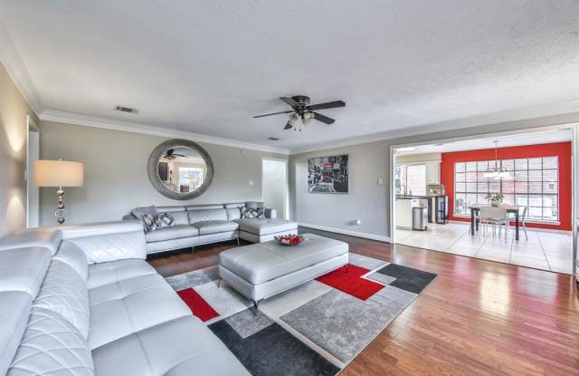7402 Knoll Cliff Court Gallery 4