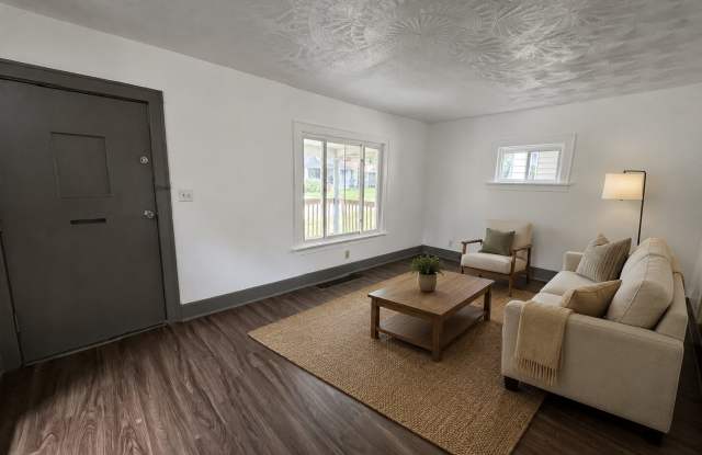 Spacious 3-Bedroom Akron Home with Central Air, Full Basement & Large Backyard Gallery 4
