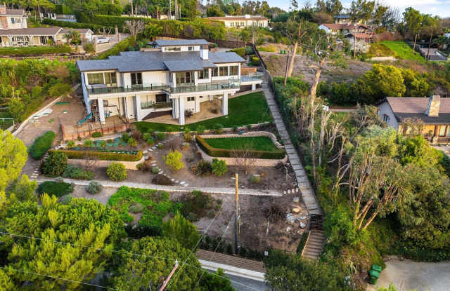 4 Bed, 5 bath home with stunning ocean views located in Malibu hills Gallery 3
