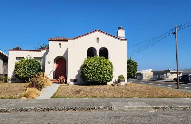 Fully Furnished House in Eureka! Gallery 3