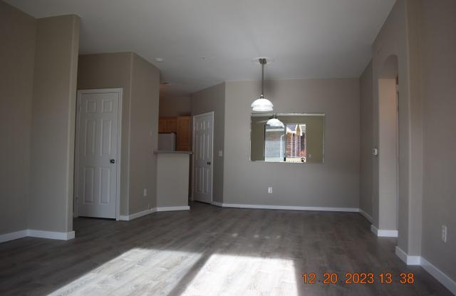 Beautiful 2 BR / 2 BA Condo with 1 car garage! - 1692 West Canal Circle, Littleton, CO 80120