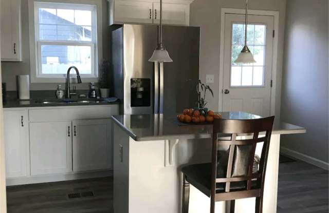 142 West Daggett Street - 4 photos photos 142 West Daggett Street - 4 photos photos