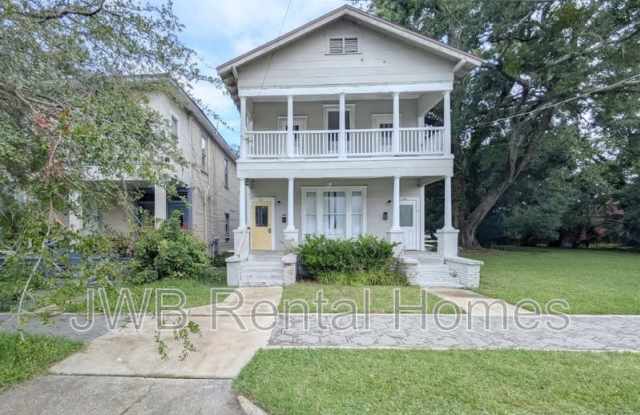 1924 Walnut St photos photos