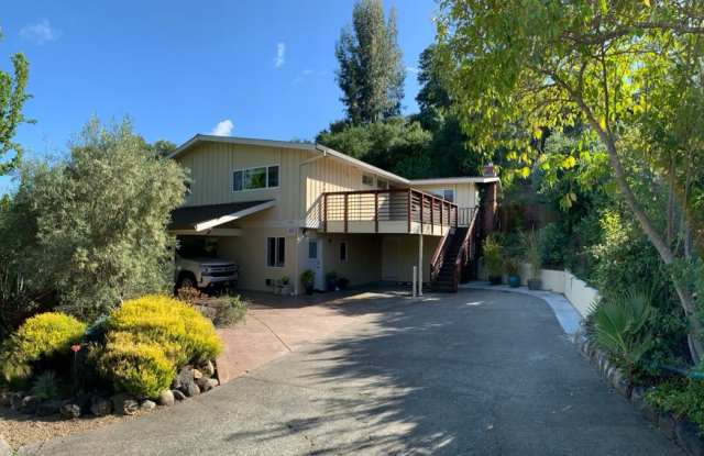 725 Birchwood Ct Gallery 2