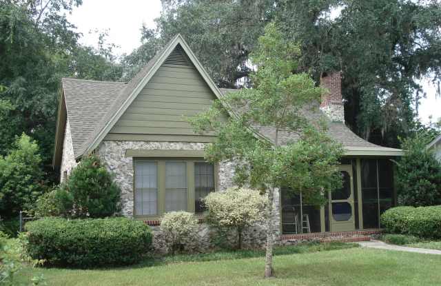 Beautiful 3 Bedroom House Near Campus! Gallery 1