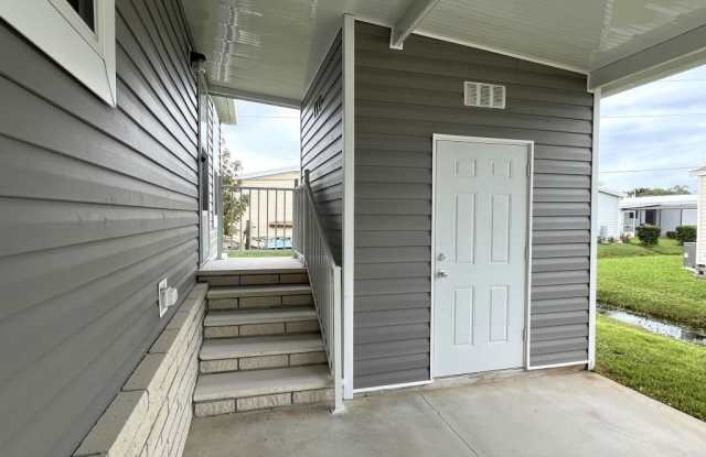 17100 Tamiami Trail Gallery 4