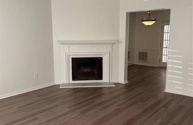 2907 Queen Anne Court Gallery 3