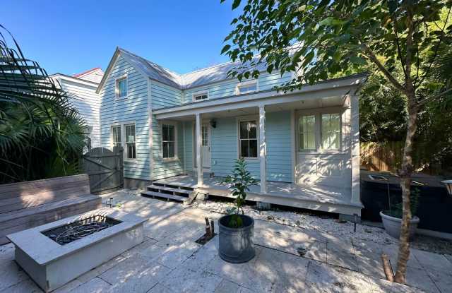 Charming Private Carriage Home in Downtown Charleston with Loft photos photos