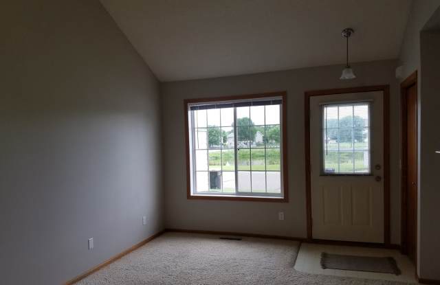 2 Bedroom Plus Loft / 2 Bath Townhome - 2262 Flamingo Drive, Shakopee, MN 55379