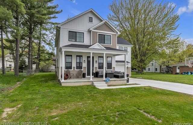 5264 Cooley Lake Road Gallery 4
