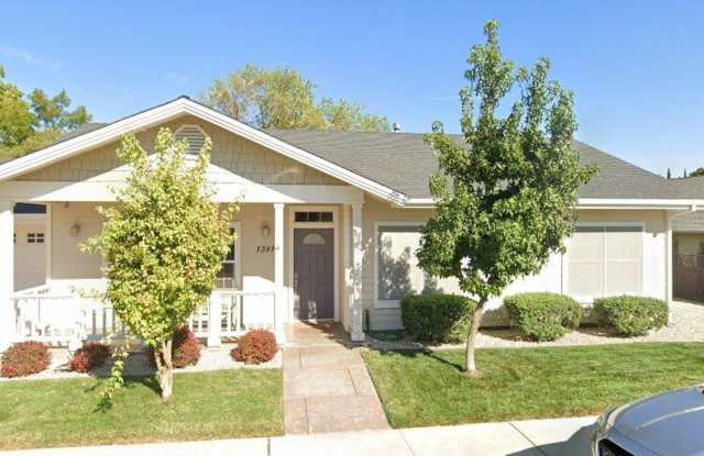 MOVE IN SPECIAL $500 OFF OF FIRST MONTHS RENT!! photos photos