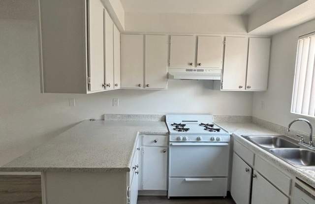 $500 Special! Comfortable, Convenient, and Full of Charm – Your Next Home at 12909 Cordary Ave, Hawthorne photos photos