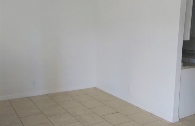 1 Bedroom Apartment in Arlington Square Garden! Gallery 3