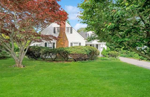 52 Connetquot Road Gallery 2