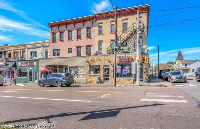 1102 Jackson Street Gallery 3
