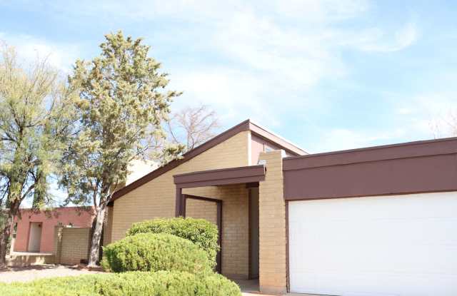4 Bedroom Home with Large Backyard - 1113 Plaza Azul, Sierra Vista, AZ 85635