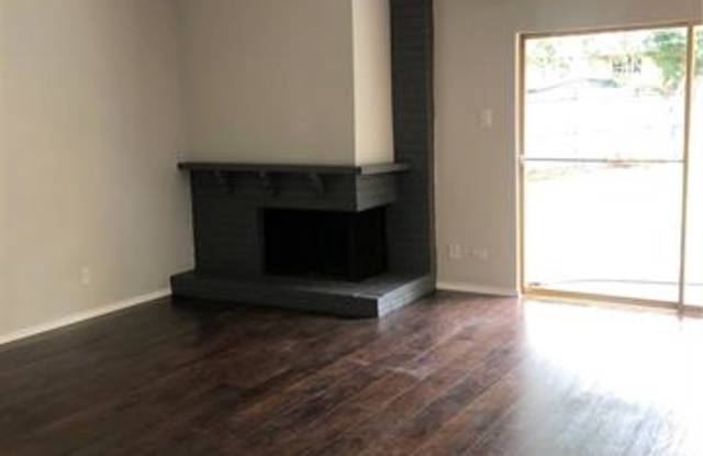 3300 Ridgelake Gallery 3