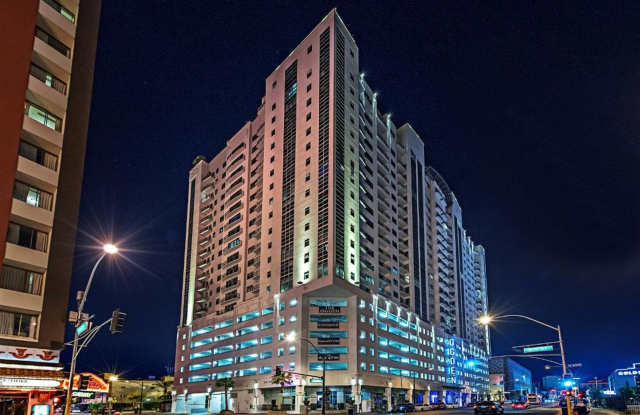 First Month Free - Las Vegas living from the 15th floor of The Ogden! Gallery 1