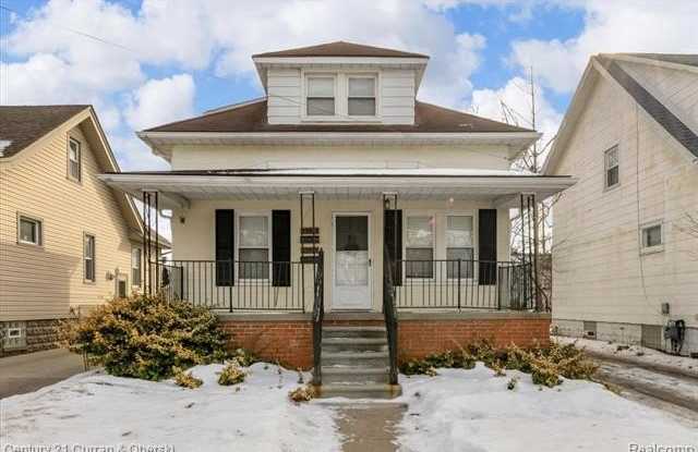 23921 Oxford Street photos photos