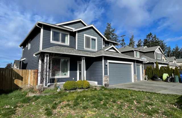 Spacious Pet Friendly 4 Bedroom Home Close to Everything! Gallery 1