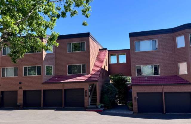 Spacious Mt. Park Lake Oswego Condo - Large Patio/Deck!! photos photos