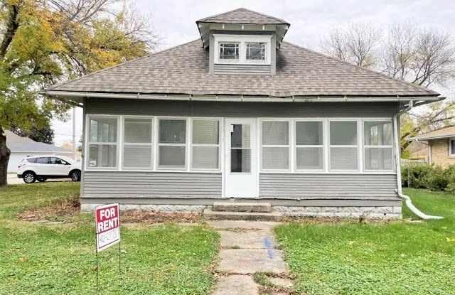 310 Pullen Avenue - 310 Pullen Avenue, Oakland, IA 51560