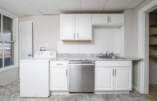 426 7th Avenue - 2 - 426 7th Avenue, Troy, NY 12182 426 7th Avenue - 2 - 426 7th Avenue, Troy, NY 12182