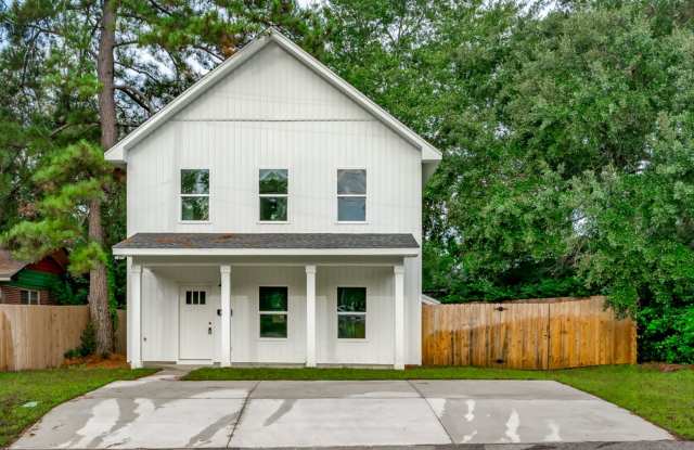Pre-Leasing for the 26-27 School Year! Unbeatable Location photos photos