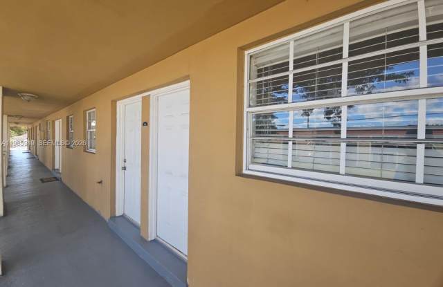 5500 SW 77th Ct photos photos