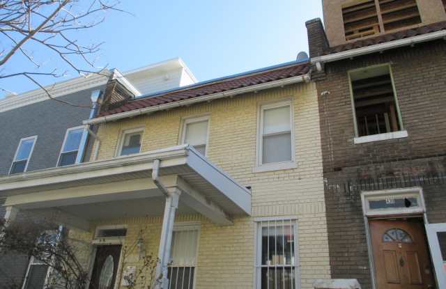 1 bedroom 2.5 bath available for 4 Bedroom House in Columbia Heights Gallery 1