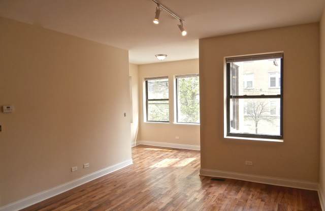3216 W Argyle St Gallery 2