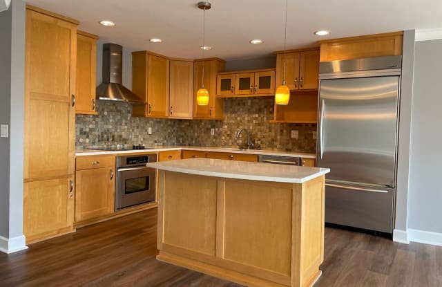221 W. 48th St. #1003 - 221 West 48th Street, Kansas City, MO 64112